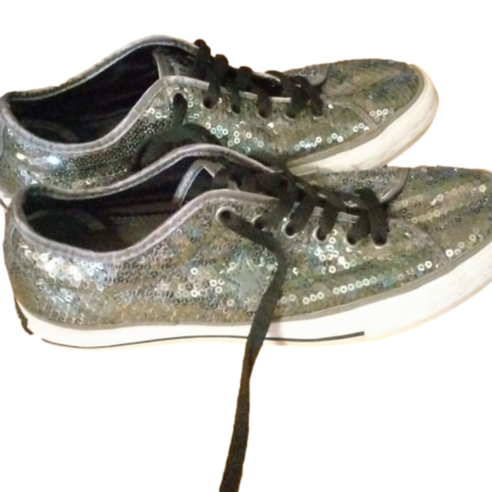 Silver Sequinned converse one stars. Size 7 .5. Great For Summertime